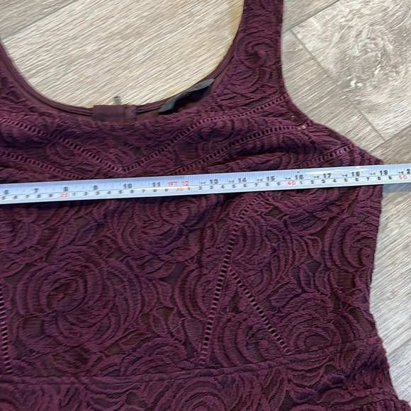 VINTAGE Sleeveless Lace Dress, Rose Motif, Burgundy Wine Merlot Plum, Size 12-14 - Picture 14 of 14